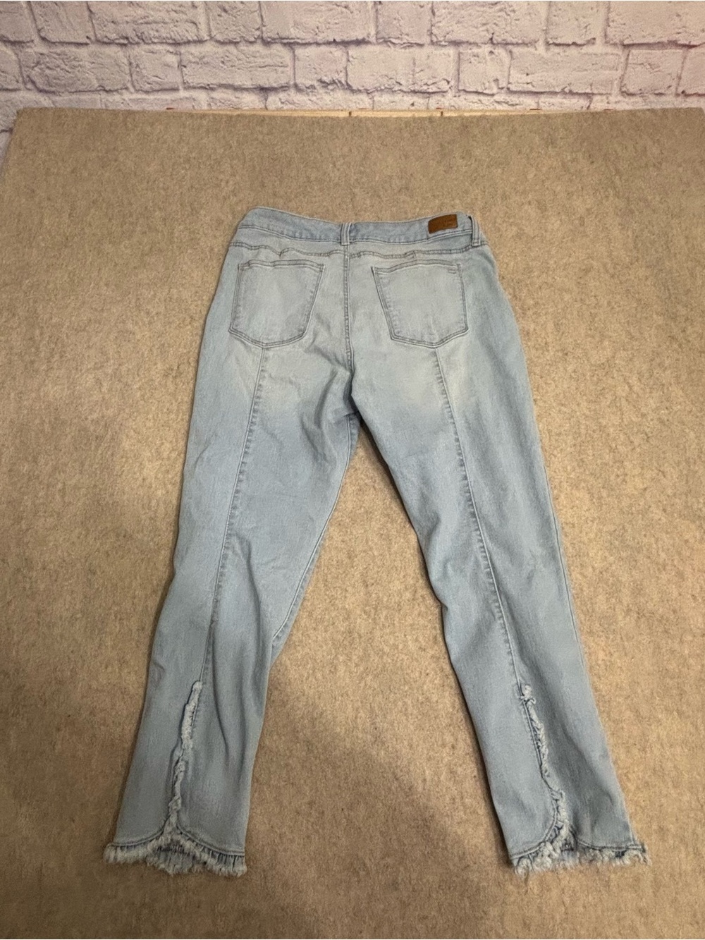 crown & ivy Light Blue Straight-Leg Jeans with Frayed Hem - Picture 5 of 6